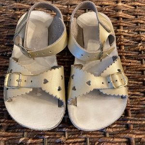 Salt water sweetheart sandals